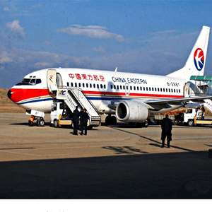 湛江机场空运航空快运业稳步发展的原因是什么？